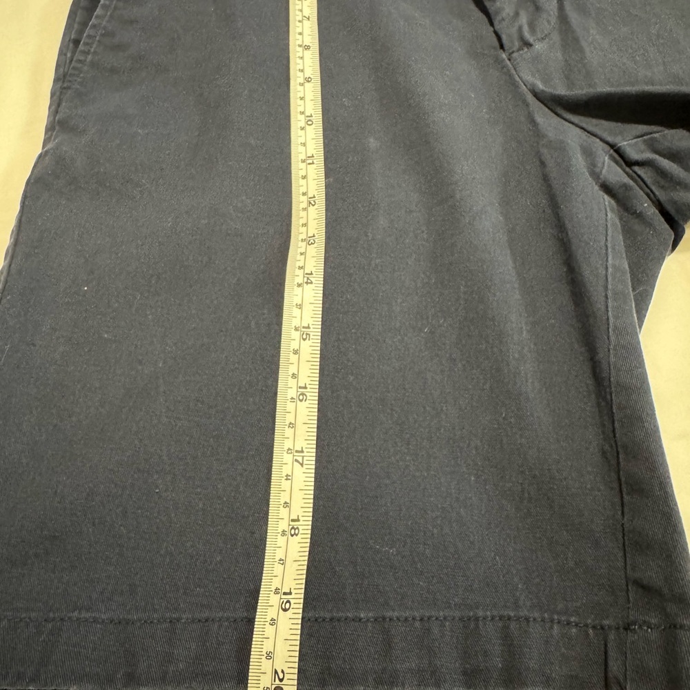 Old Navy Men's Navy Flat-Front Shorts - Picture 10 of 11